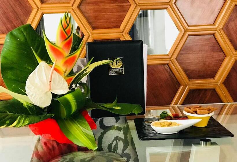 سوئیت با وان آب گرم, Boun S