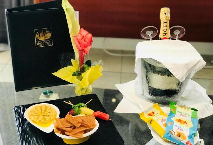 سوئیت با وان آب گرم, Boun S