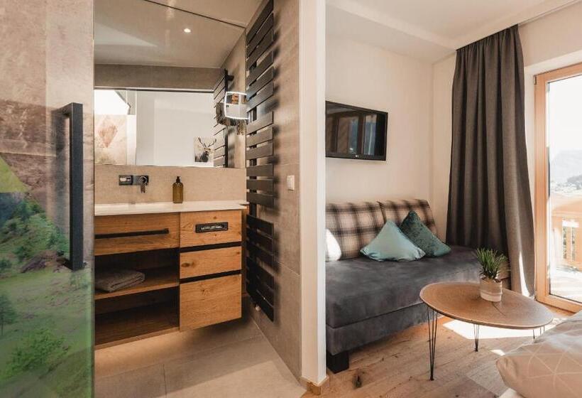 带阳台的三人标准间, Garni Hubertushof