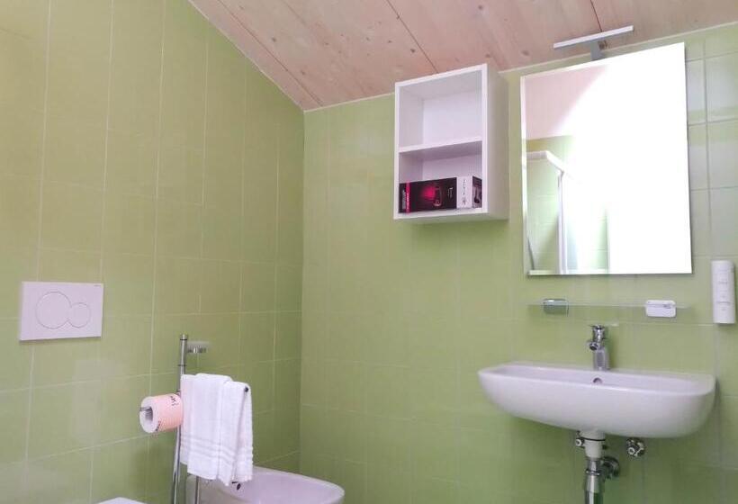 غرفة قياسية ثلاثية, La Corte Room & Relax