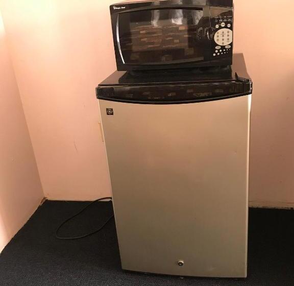 חדר דלוקס, Enterprise Motel