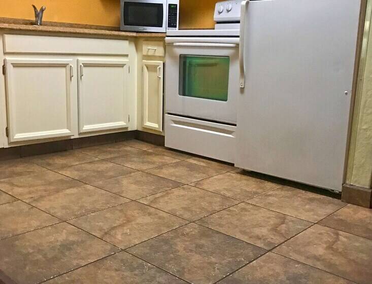 デラックススイート, Americas Best Value Inn & Suites Anchorage Airport