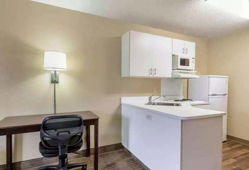 سوئیت برای معلولان, Suburban Studios Minneapolis Bloomington