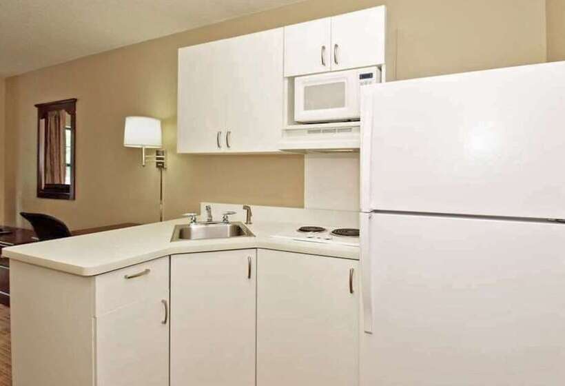 סוויטה מותאמת לאדם עם מוגבלויות, Suburban Studios Minneapolis Bloomington