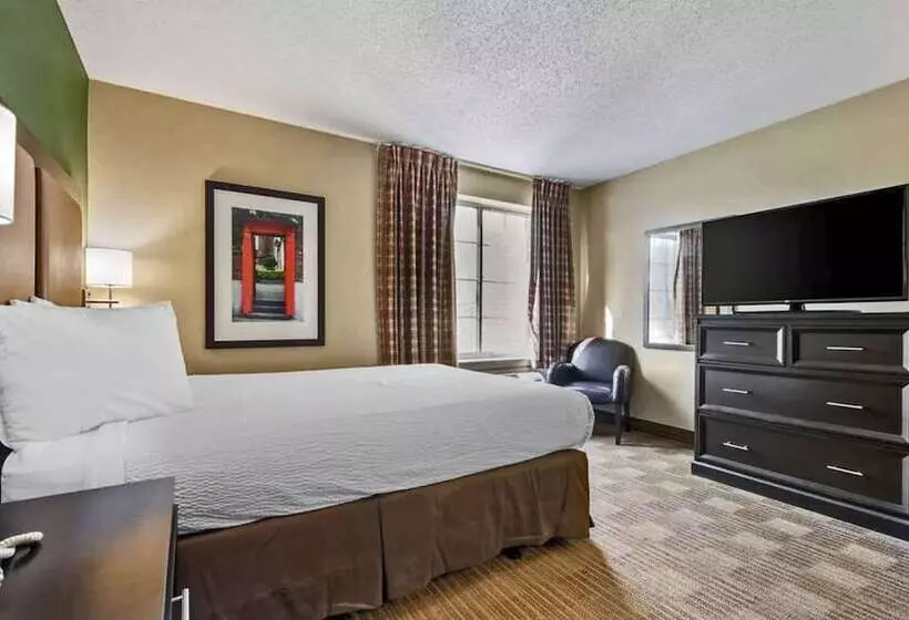 سوئیت برای معلولان, Suburban Studios Minneapolis Bloomington