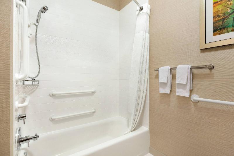 스탠다드 룸 킹사이즈 침대, Fairfield Inn Roseville