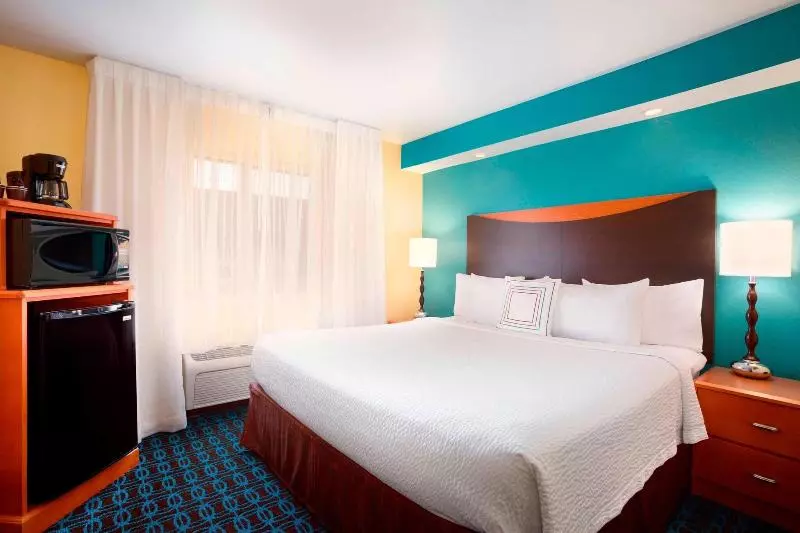 キングサイズベッドのスタンダードルーム, Sonesta Essential Houston Energy Corridor