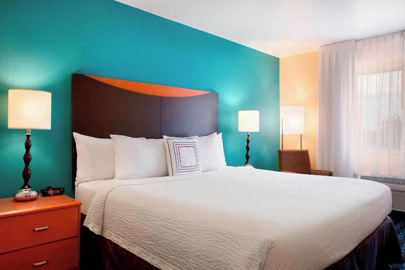 חדר סטנדרט עם מיטת קווין, Sonesta Essential Houston Energy Corridor