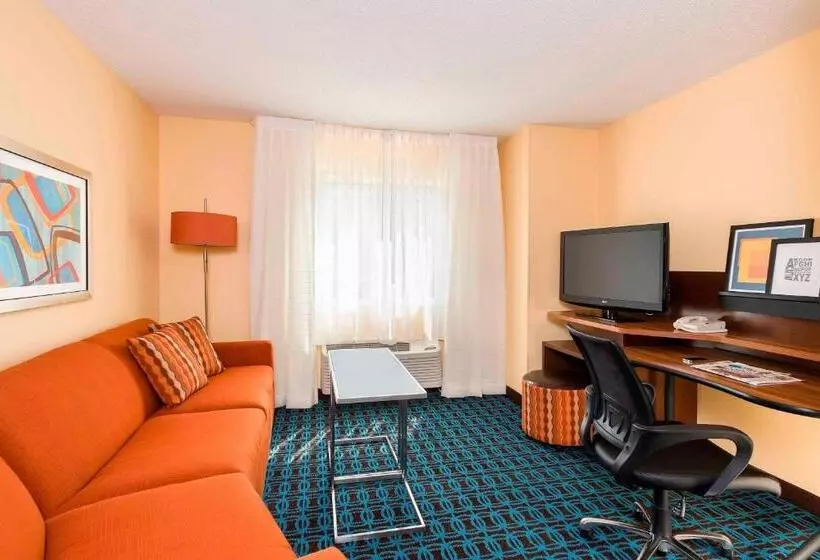 キングサイドベッドのスタンダードワンルーム, Fairfield Inn & Suites Mansfield Ontario