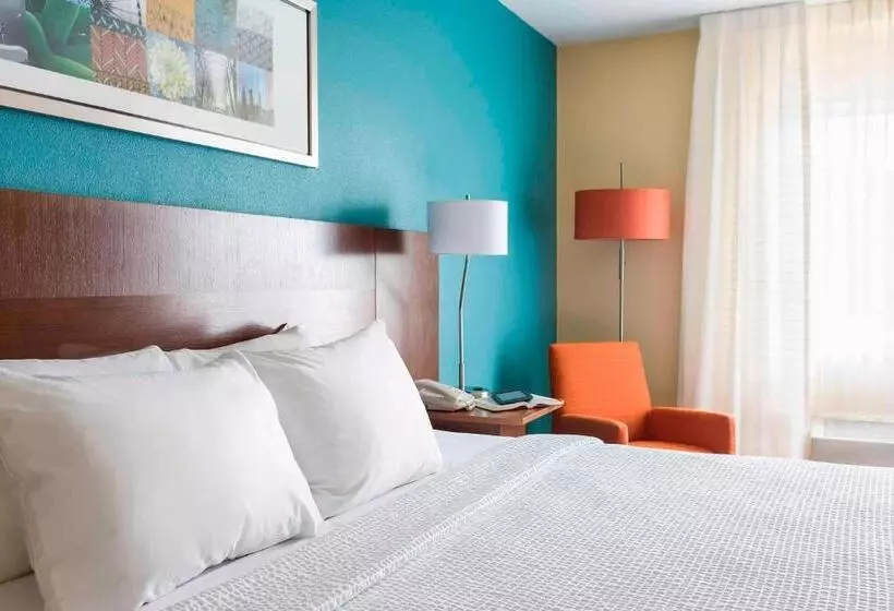 キングサイドベッドのスタンダードワンルーム, Fairfield Inn & Suites Mansfield Ontario