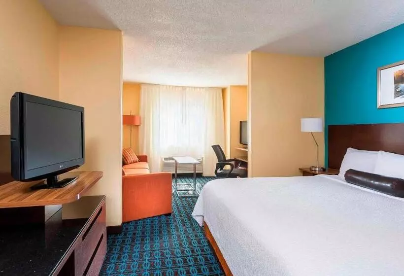 キングサイドベッドのスタンダードワンルーム, Fairfield Inn & Suites Mansfield Ontario
