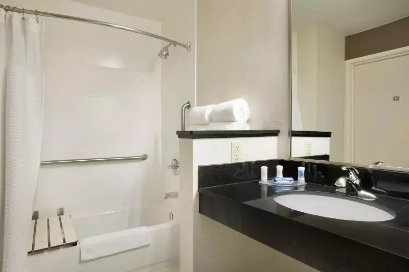 اتاق استاندارد با تخت بزرگ, Fairfield Inn & Suites By Marriott Quincy
