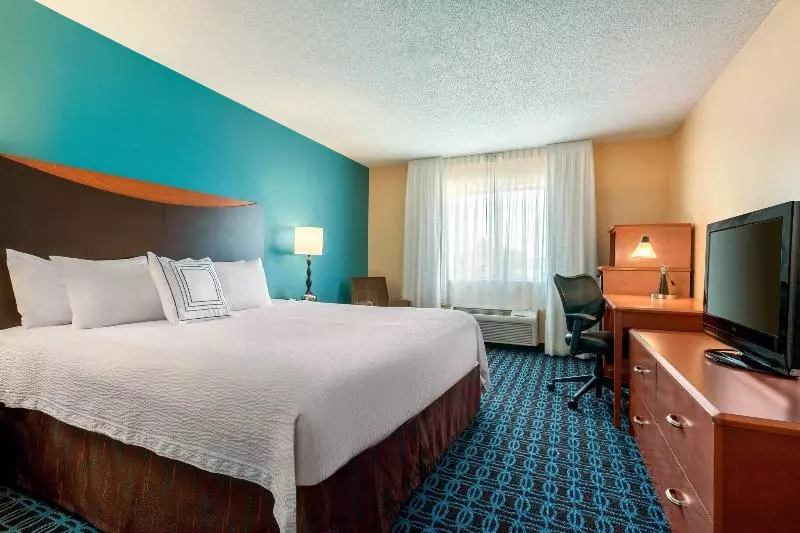 キングサイズベッドのスタンダードルーム, Fairfield Inn & Suites Stevens Point