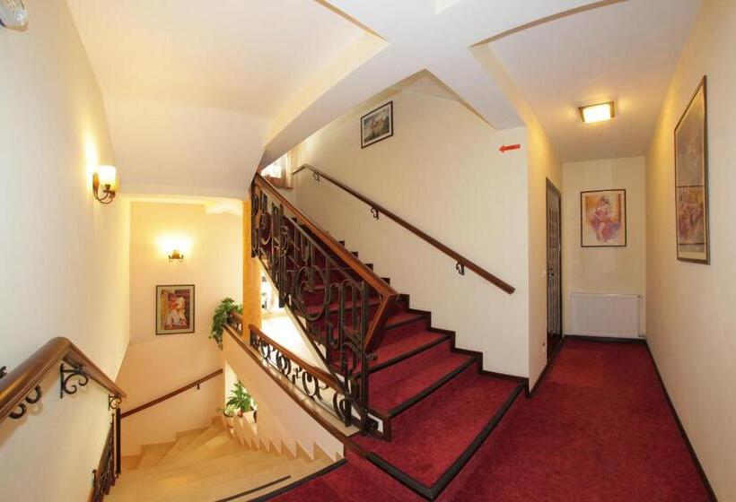 スタンダードトリプルルーム, Victoria