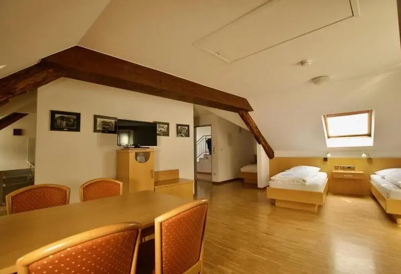 スタンダードトリプルルーム, Warsberger Weinhof   Hotel & Weinwirtschaft