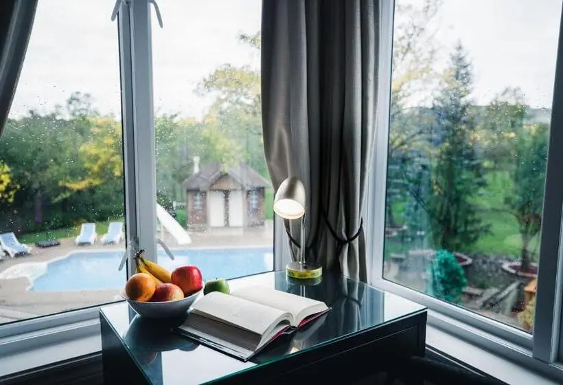 اتاق لوکس با تخت بزرگ, Newton Villa