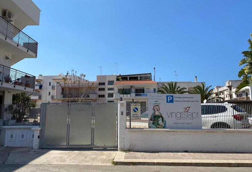 اتاق استاندارد با بالکن, Vingt Sept