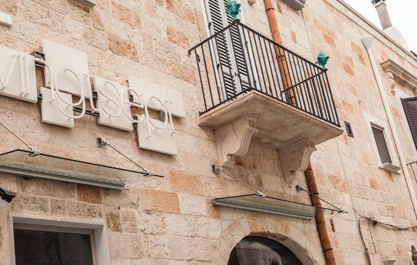 اتاق استاندارد با بالکن, Vingt Sept