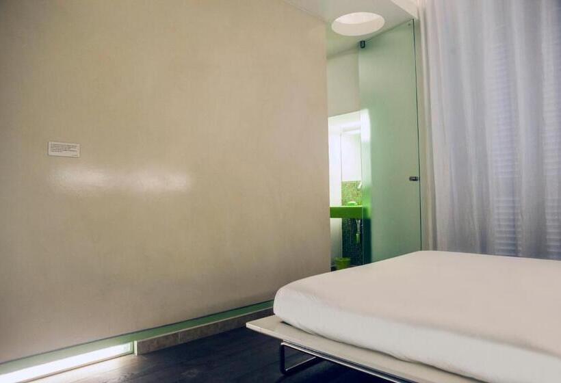 اتاق استاندارد با بالکن, Vingt Sept