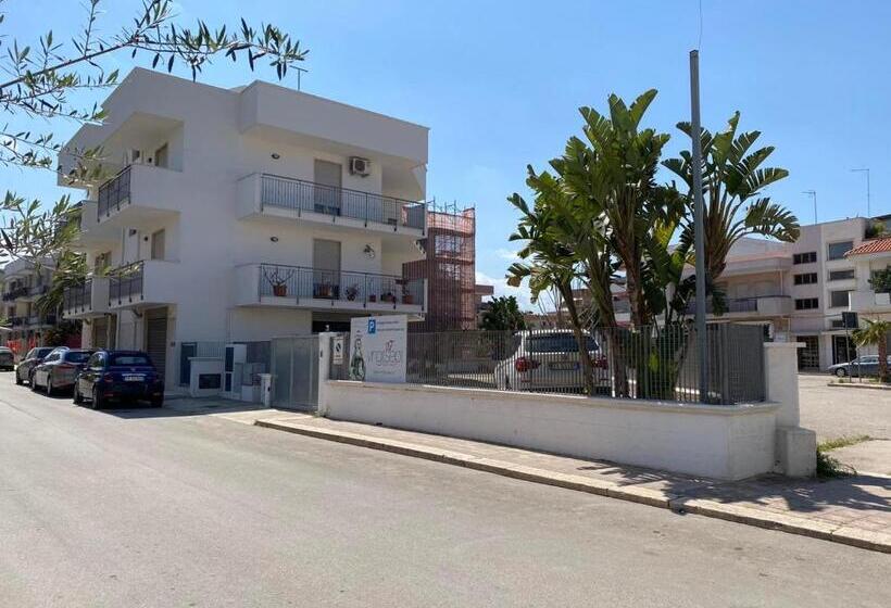 اتاق استاندارد با تراس, Vingt Sept