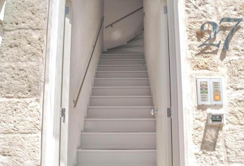 اتاق استاندارد با تراس, Vingt Sept