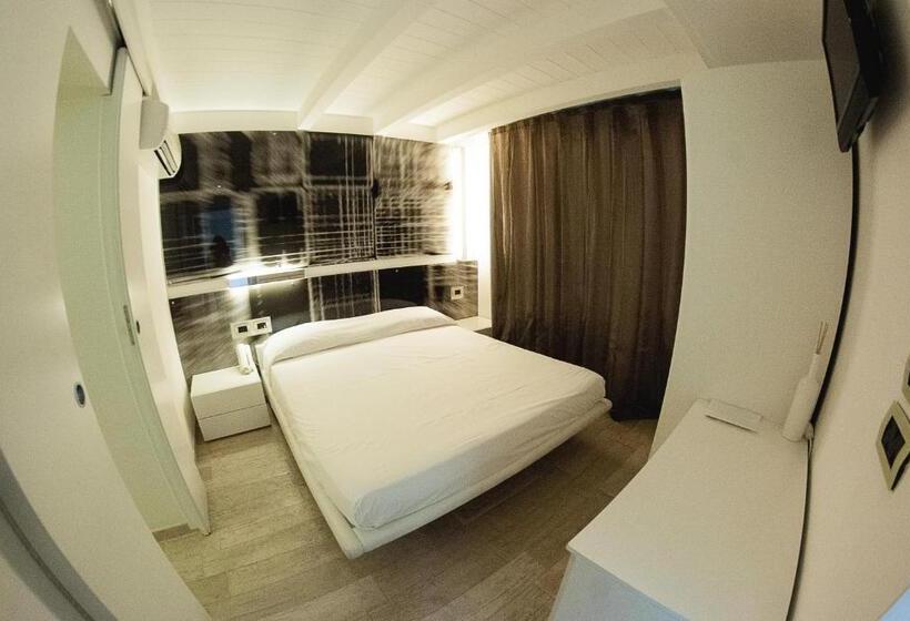 اتاق استاندارد با تراس, Vingt Sept