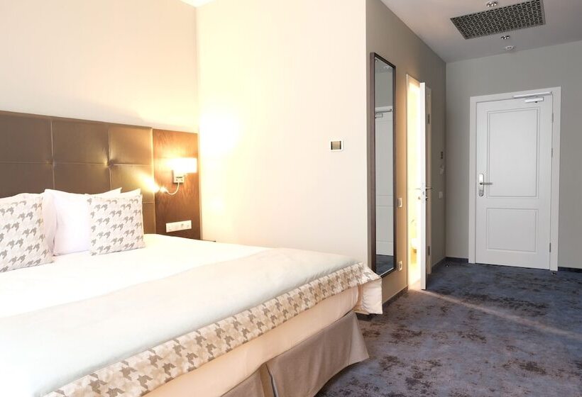 חדר סטנדרט, Ostrovskiy