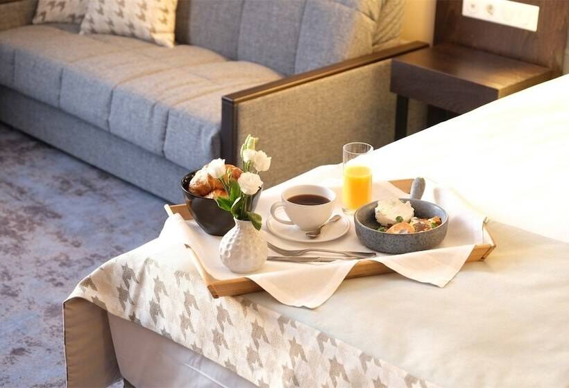 חדר סופריור, Ostrovskiy