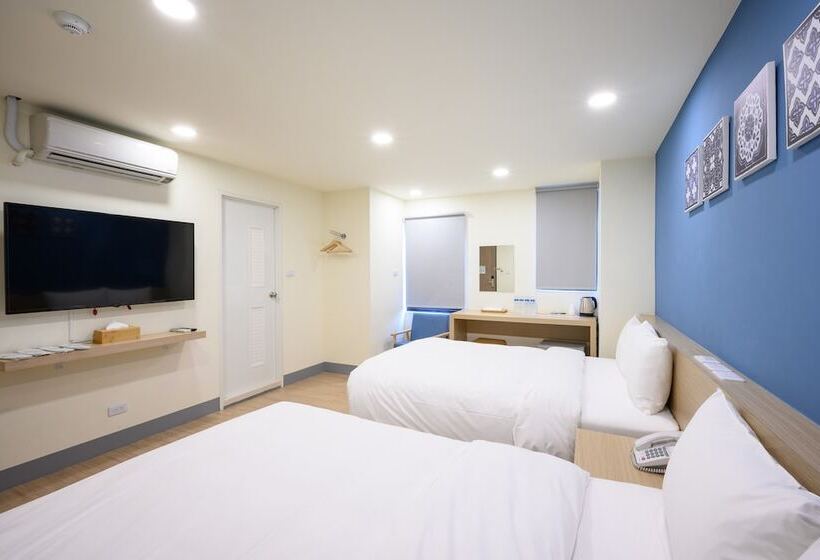 اتاق استاندارد چهار تخته, P Inn