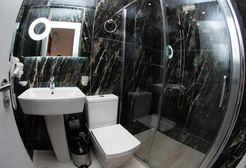 Номер Стандарт, Piazza