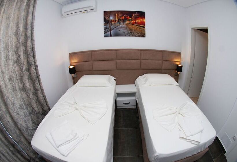 Номер Стандарт, Piazza