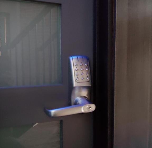 غرفة قياسية فردية, Zens Inn