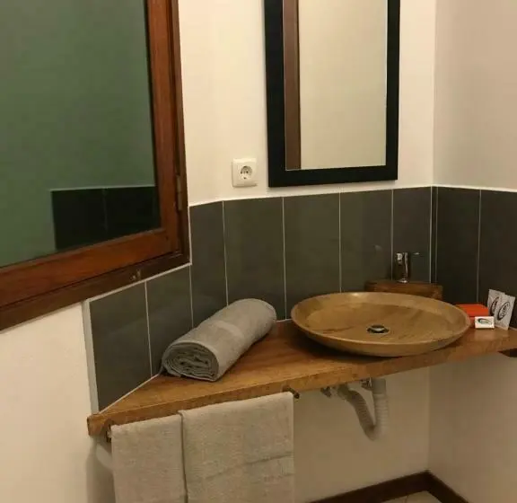 اتاق لوکس با تخت بزرگ, Blue Eagle Guesthouse