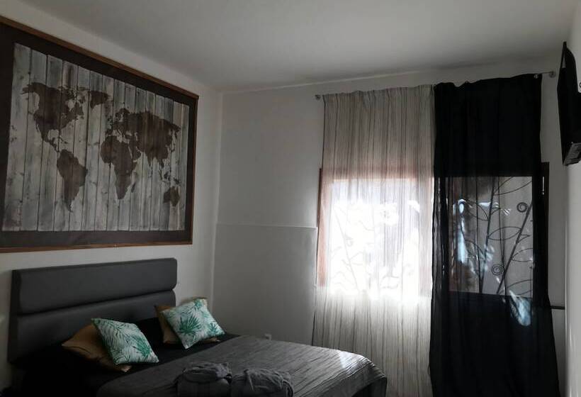 اتاق لوکس, Blue Eagle Guesthouse