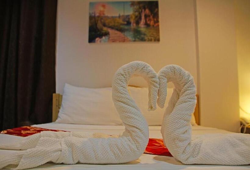 带阳台的豪华间, Layang Layang Home