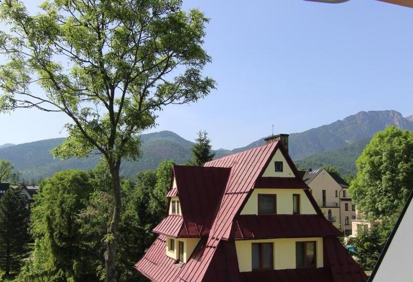 Standard Neljän Hengen Huone, Hel