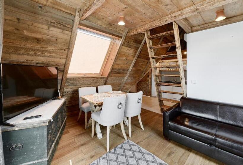 Standard Neljän Hengen Huone, Hel