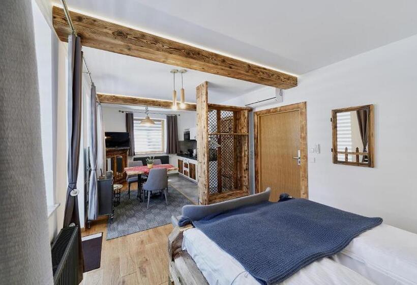 Standard-studio, Hel