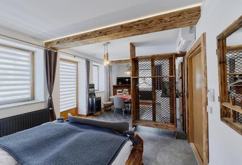 Standard-studio, Hel