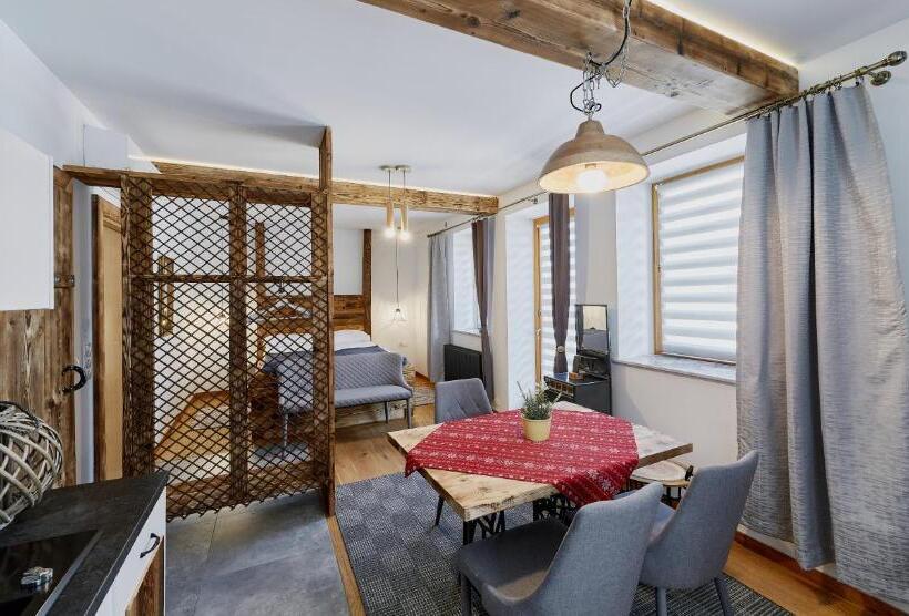 Standard-studio, Hel