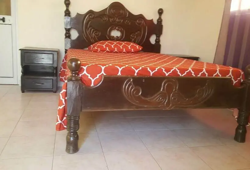 آپارتمان عادی 1 خوابه, Casa Tchichi