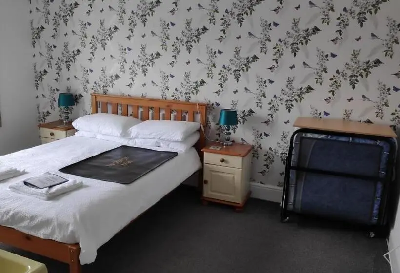 バスルーム共有のトリプルスタンダード, Elnor Guest House
