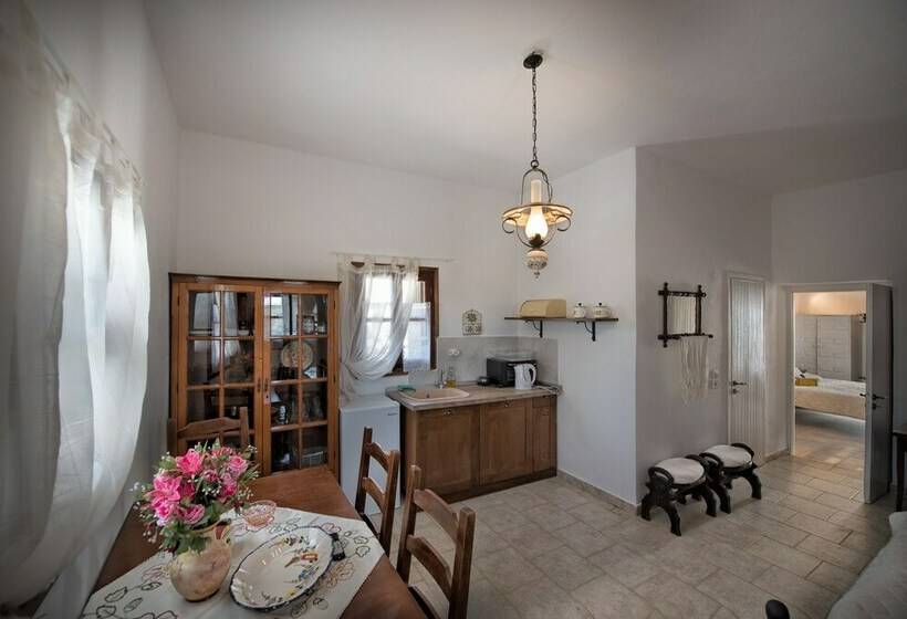 דירה קלאסית חדר שינה אחד, Charouda Stone Tower