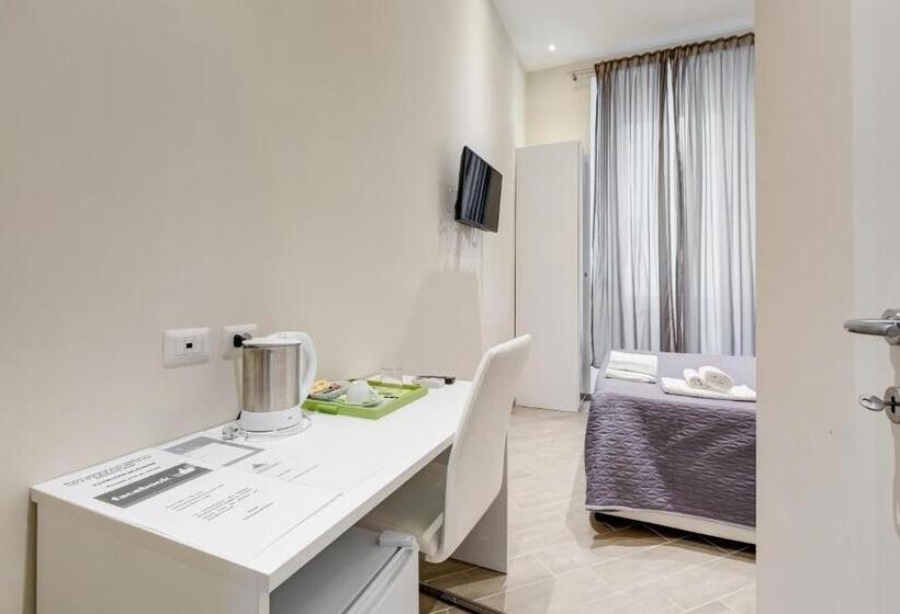 اتاق استاندارد یک نفره, Vaticano 38 Suites