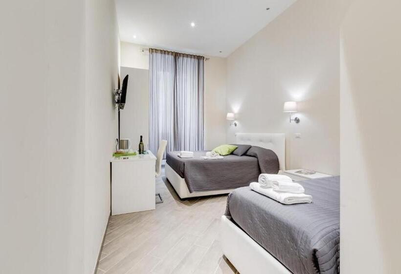 اتاق استاندارد سه نفره, Vaticano 38 Suites