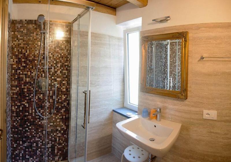 اتاق لوکس با چشمانداز دریا, Scorci Di Mare