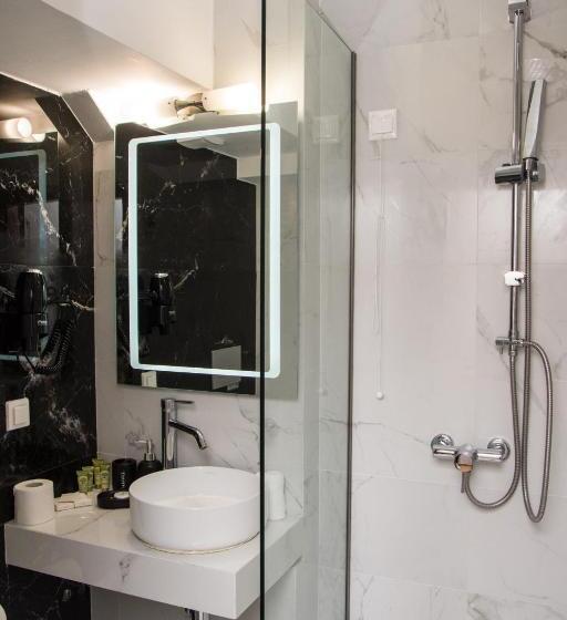 اتاق استاندارد یک نفره, Arxontiko