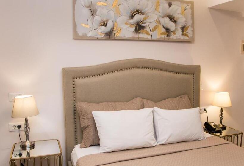 اتاق استاندارد سه نفره, Arxontiko