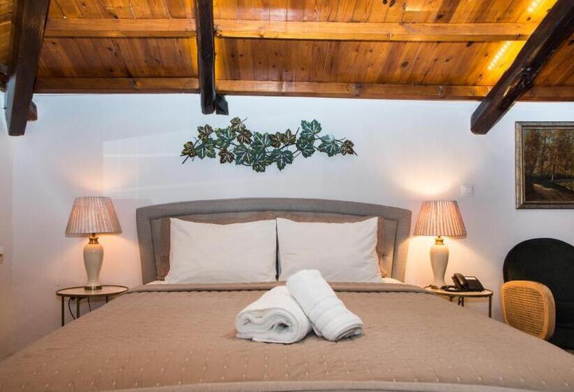 اتاق استاندارد سه نفره, Arxontiko