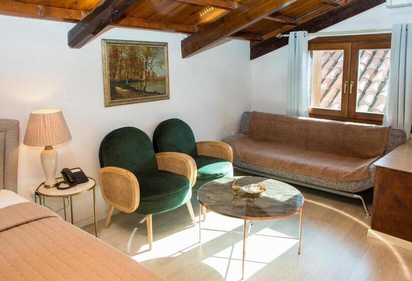 اتاق استاندارد سه نفره, Arxontiko